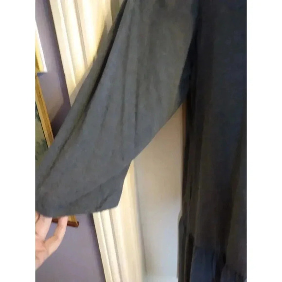 Annabelle Top Gray Ruffled Hem Stretch Sz 2XL Bust 44 Length 32 - Picture 4 of 10